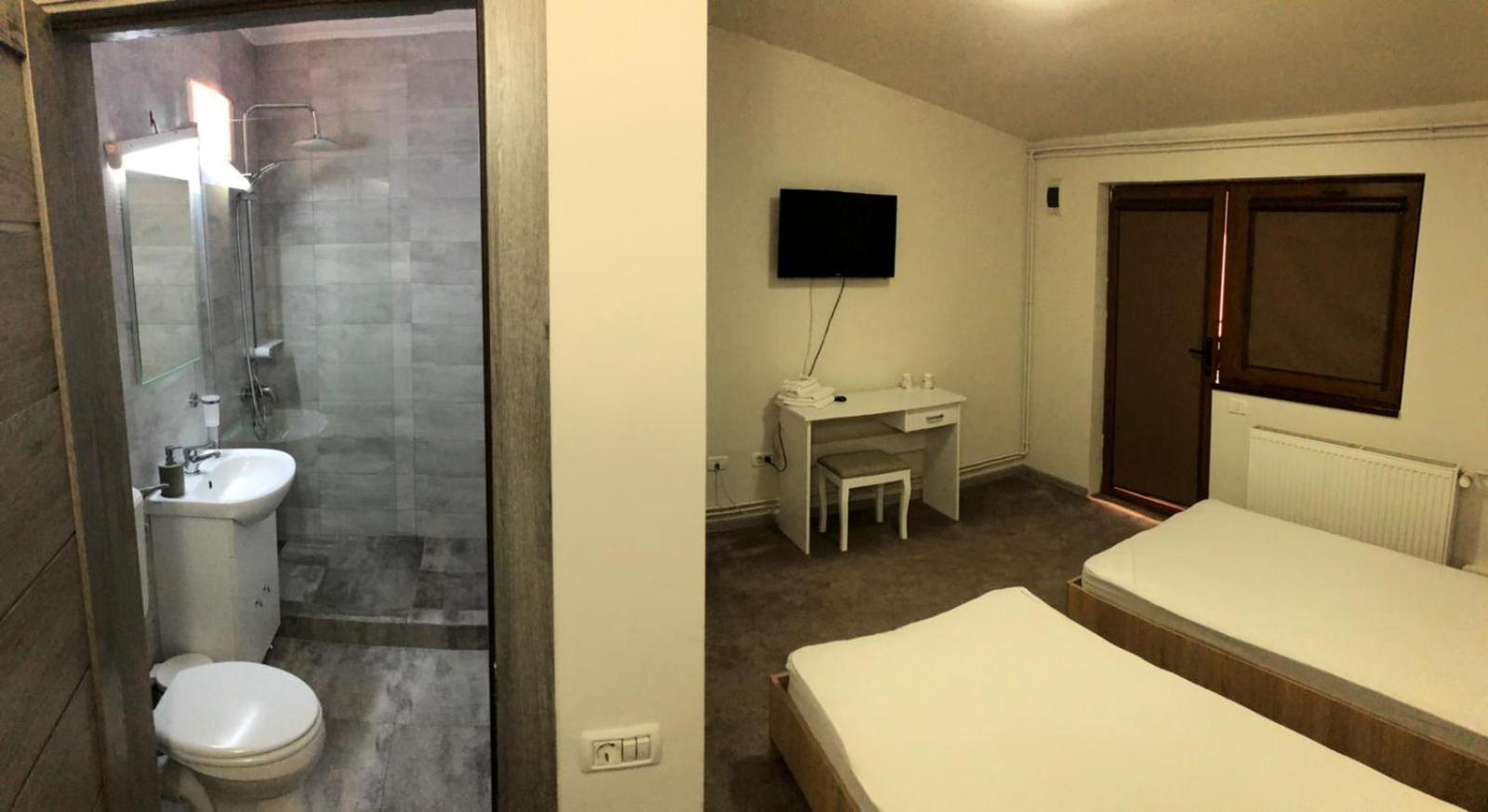 Hotel Cosmin أراد المظهر الخارجي الصورة