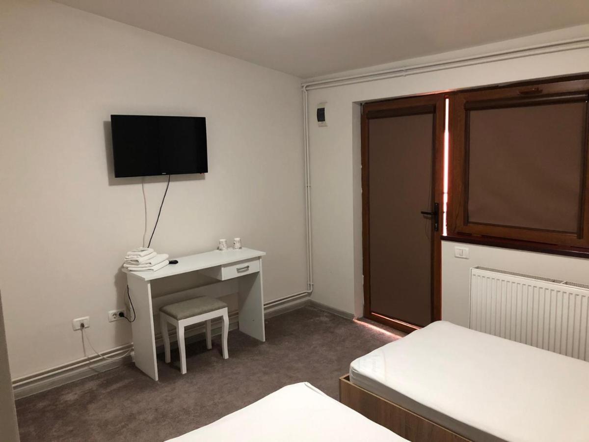 Hotel Cosmin أراد المظهر الخارجي الصورة