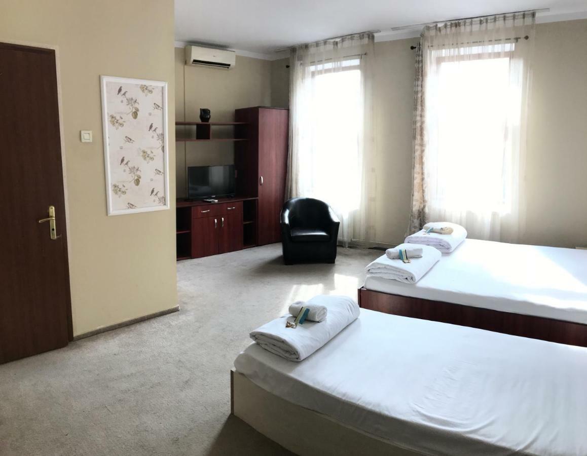 Hotel Cosmin أراد المظهر الخارجي الصورة