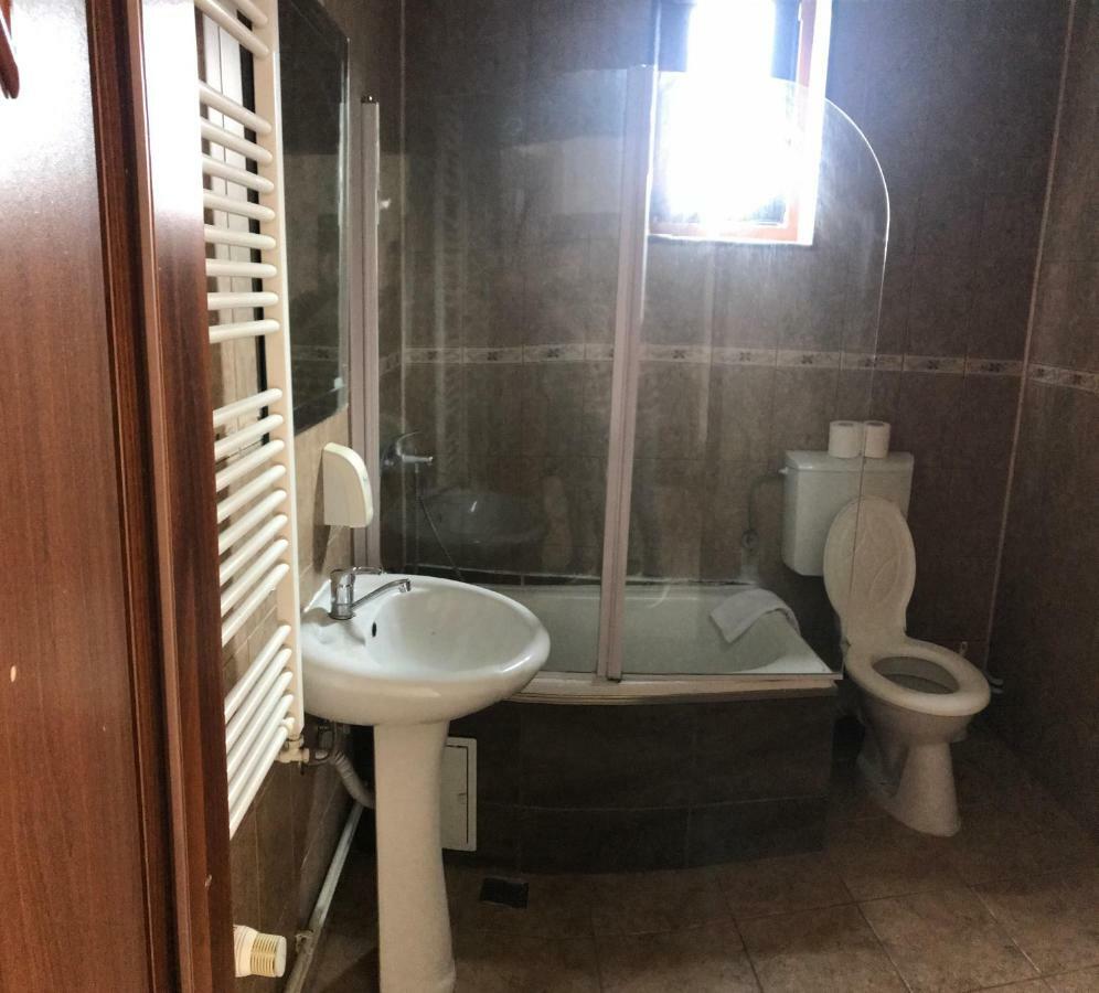 Hotel Cosmin أراد المظهر الخارجي الصورة