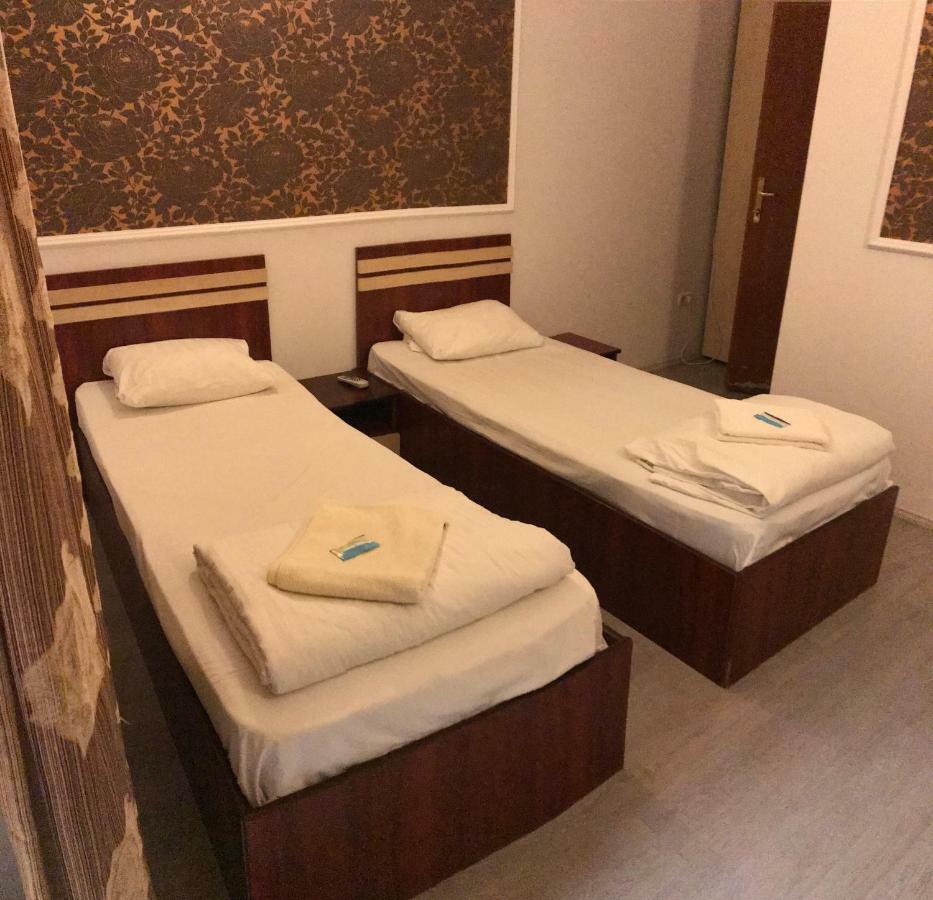 Hotel Cosmin أراد المظهر الخارجي الصورة