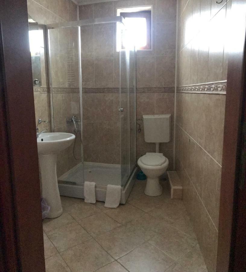 Hotel Cosmin أراد المظهر الخارجي الصورة